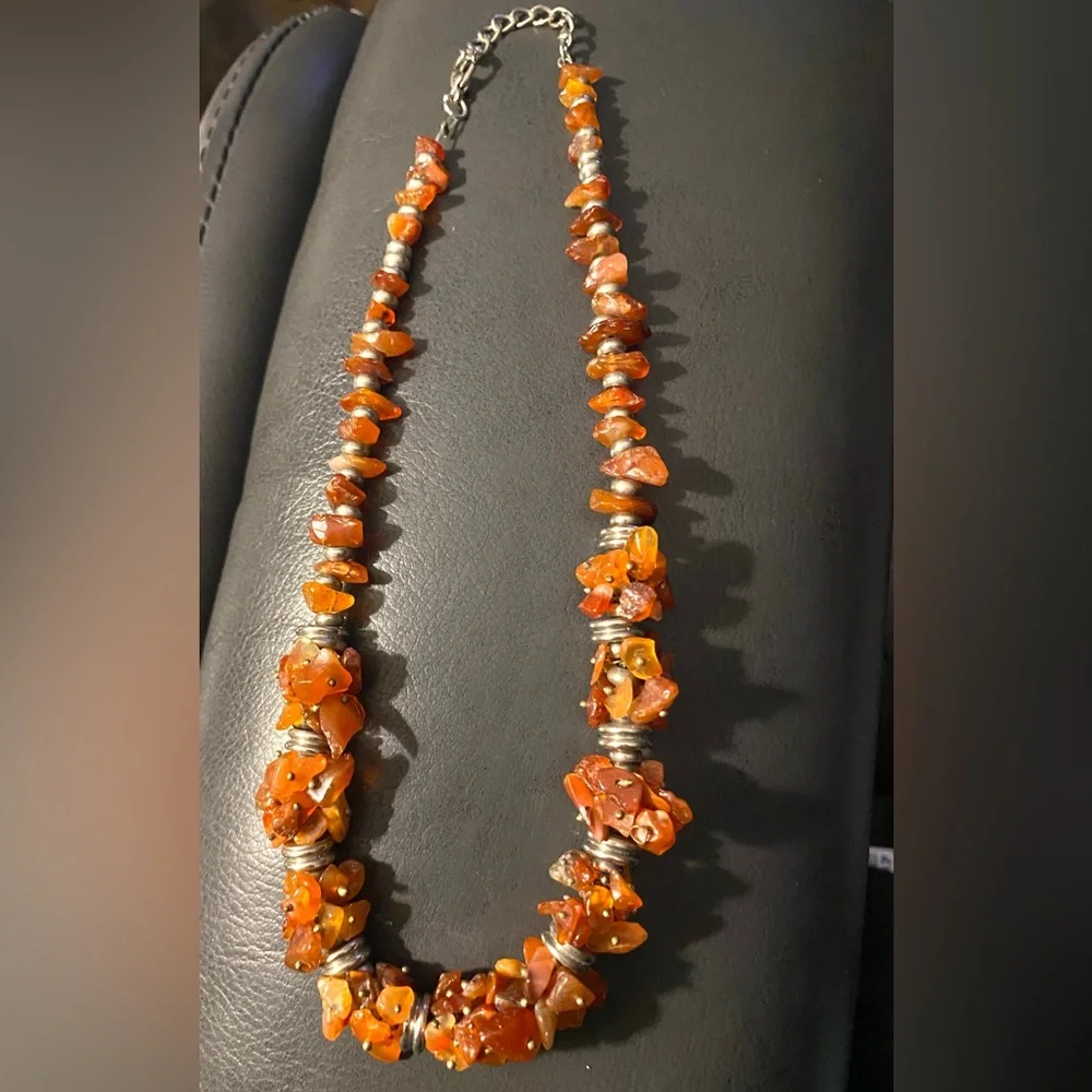 Elegant Carnelian Chip Beaded Chocker Style Necklace Silver Tone Spacer Beads